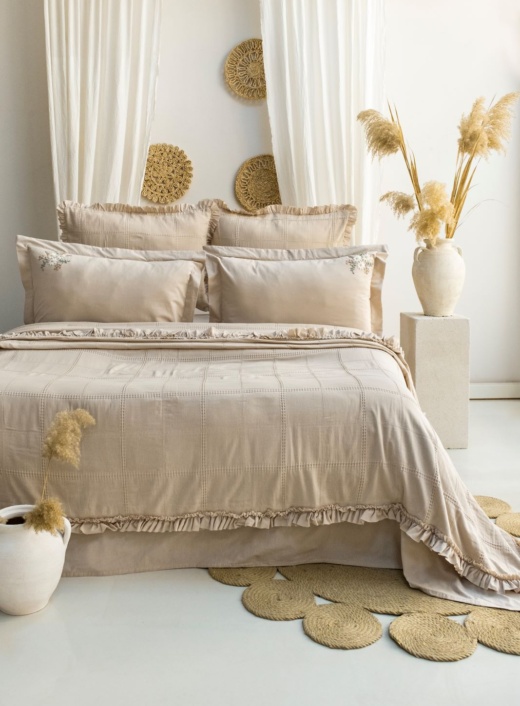 Постільна білизна з вишивкою Saheser Fiorella beige євро 200х220 Легка постільна білизна з покривалом і вишивкою Saheser Fiorella beige